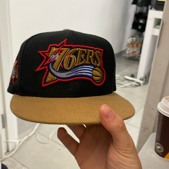 Philadelphia 76ers NBA Snapback - Picture 1 of 6